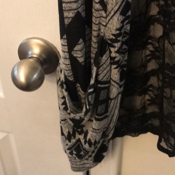 Sheer lacy black back adds drama and style! - Picture 3 of 6